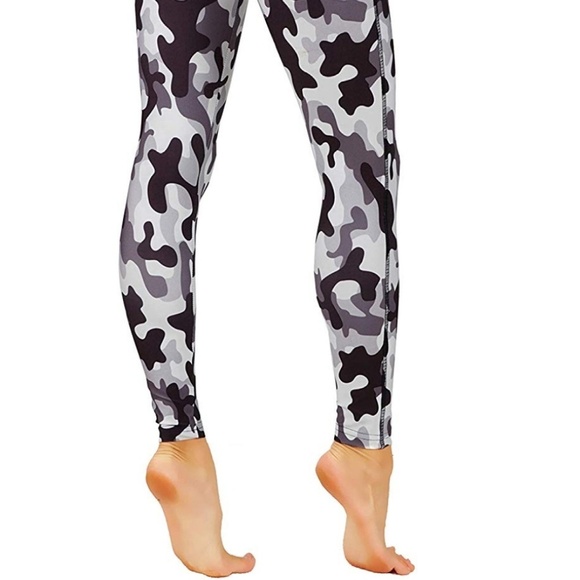 Camouflage Yoga leggings V shaped back - Picture 3 of 6